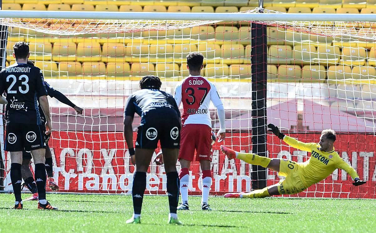 包含里昂客场遭遇主力受伤,战术调整需重新规划的词条 包含里昂客场遭遇主力受伤,战术调整需重新规划的词条