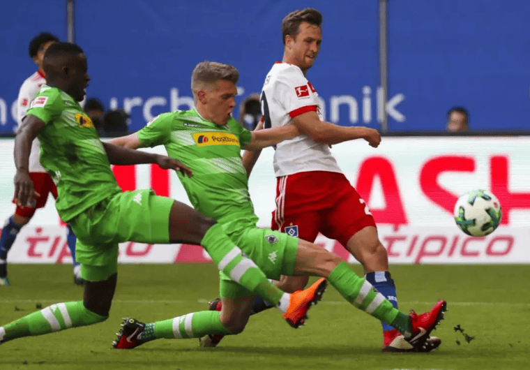 斯图加特球队力挫强手,夺得胜利 斯图加特球队力挫强手,夺得胜利