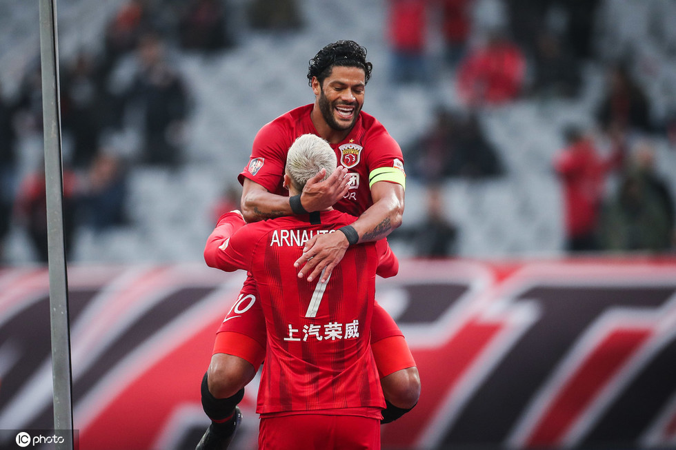 爱游戏官方入口-包含深圳佳兆业横扫对手,取得关键三分的词条