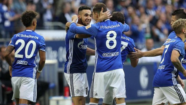 包含沙尔克04主场击败对手，球队实现主场守住的优势的词条