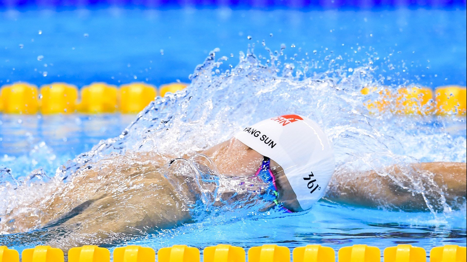 赛道之外,拉什福德在F1揭幕战之夜的压制级发挥